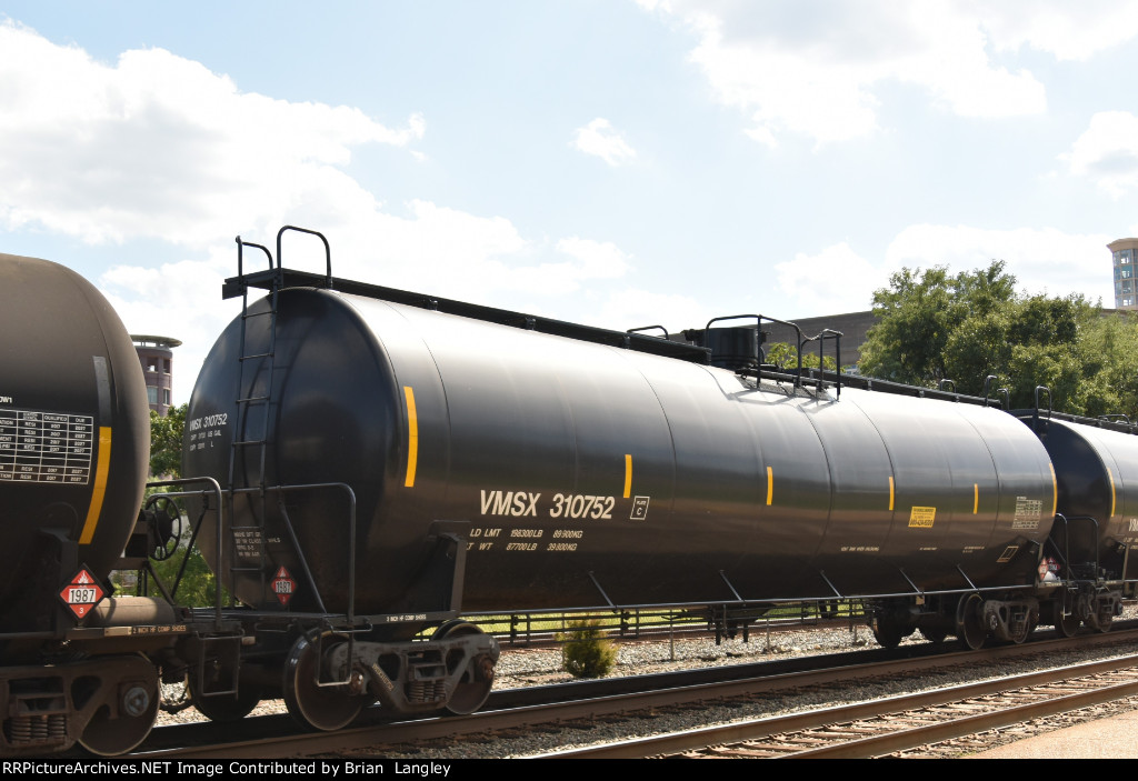 310752